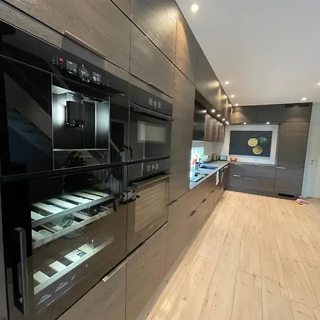 Βίλα Modern Large 3-bed Near Arena 2025