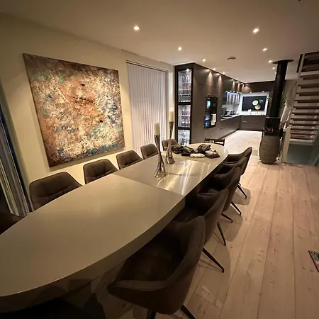 Modern Large 3-bed Near Arena 2025 别墅 *
